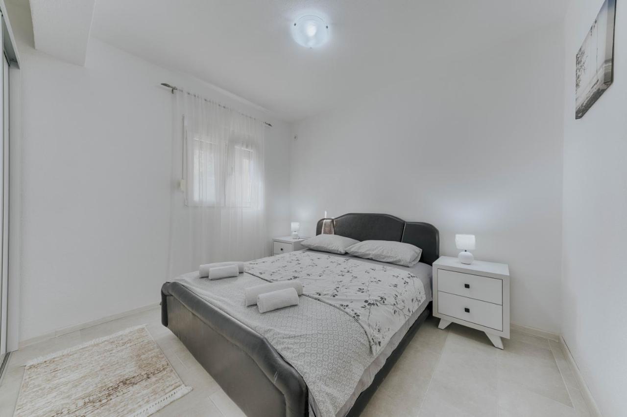 Apartmani Vittoria Бар Экстерьер фото