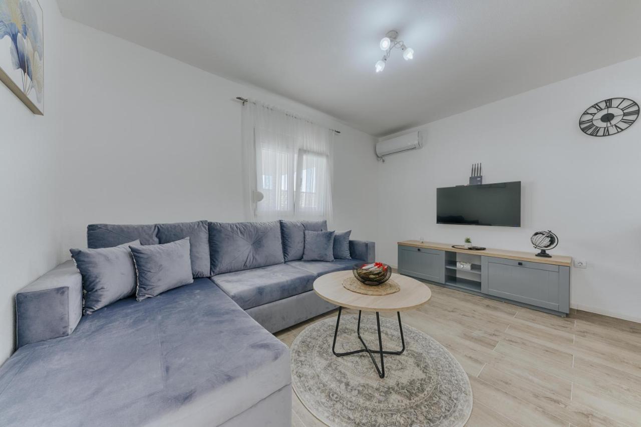 Apartmani Vittoria Бар Экстерьер фото