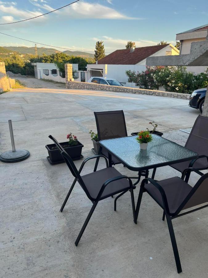 Apartmani Vittoria Бар Экстерьер фото