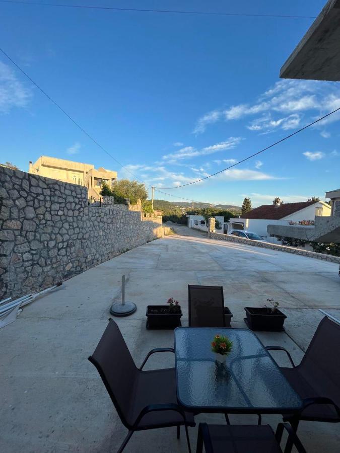 Apartmani Vittoria Бар Экстерьер фото