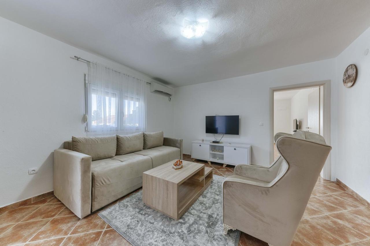 Apartmani Vittoria Бар Экстерьер фото