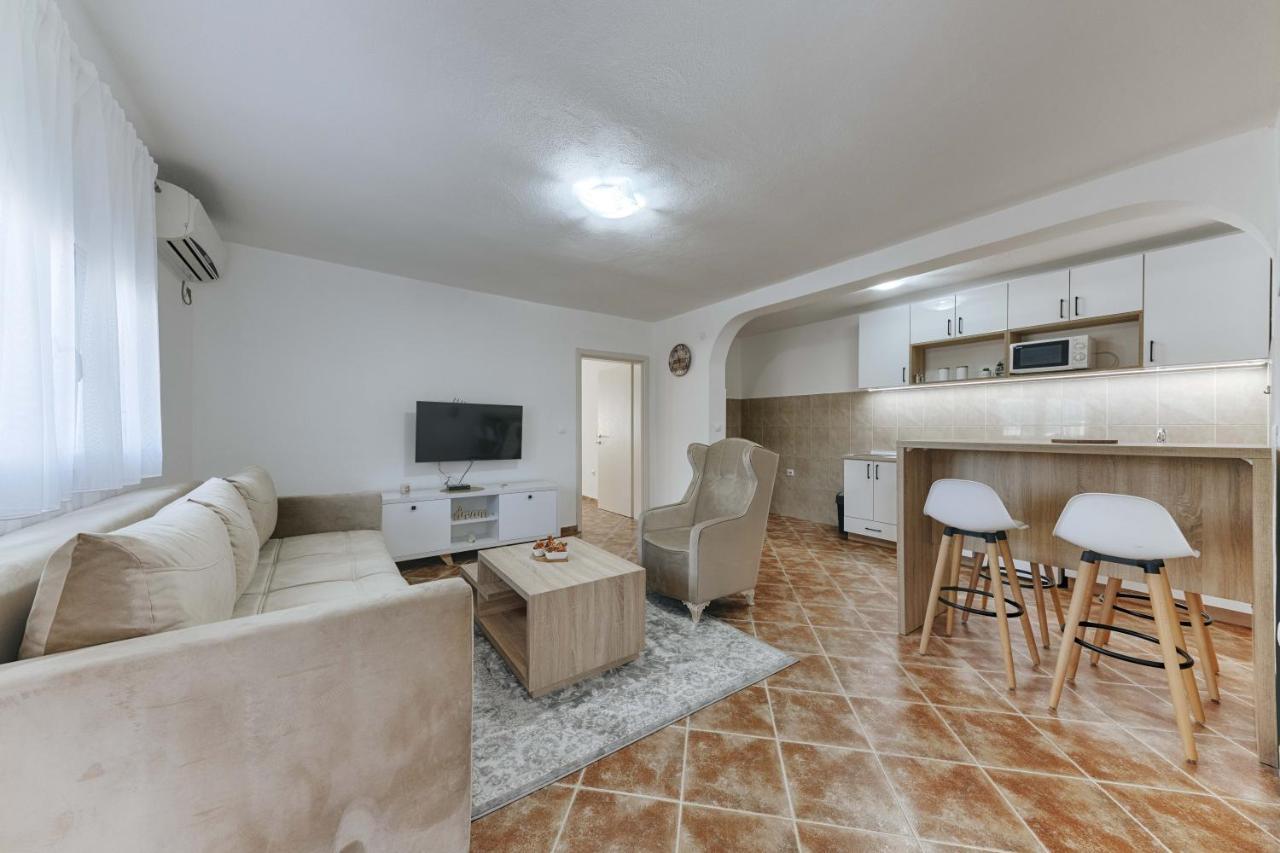 Apartmani Vittoria Бар Экстерьер фото