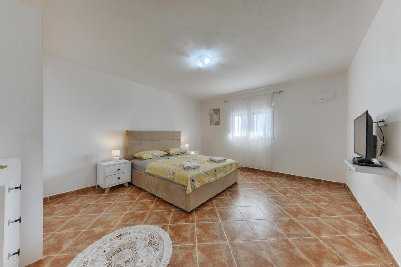 Apartmani Vittoria Бар Экстерьер фото